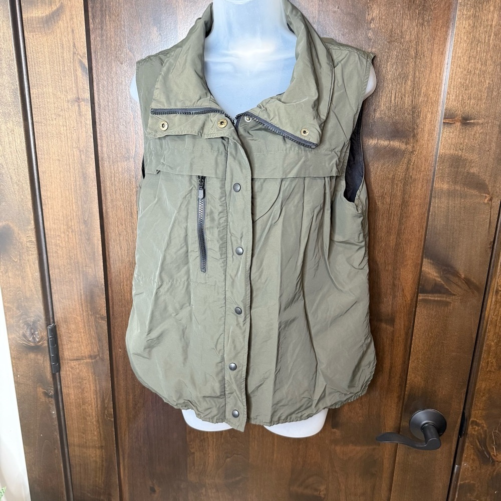 Jones New York Sport Olive Green women’s Vest Size L Sleeveless layering fall
